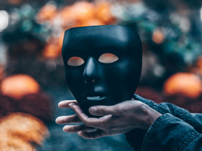 Снимаем маски. 9-я серия - "Не могу тратить деньги на себя"